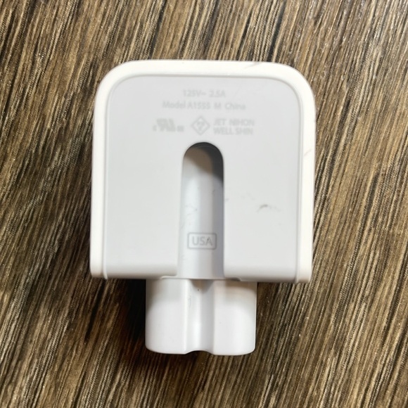 Apple Adapter Model A1555 M JET NIHON WELL SHIN 125V - 2.5A USA - Picture 2 of 3